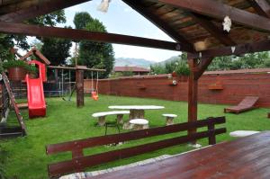 Vonkajšia záhrada v ubytovaní Holiday house Laura