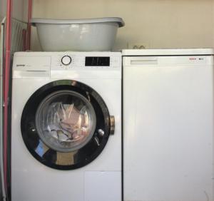 a washing machine and a dryer in a room at Apartments Morje in Umag