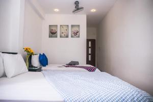Postel nebo postele na pokoji v ubytování Blue Star Hotel