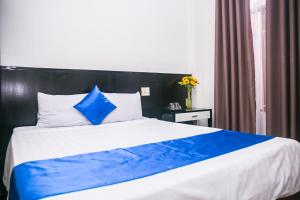 Postel nebo postele na pokoji v ubytování Blue Star Hotel