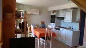 a small kitchen with a table and chairs in it at les Hauts du Lac in Sainte-Croix-de-Verdon