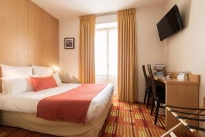 Кровать или кровати в номере Hotel Balmoral Dinard