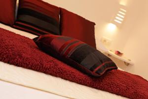 Luxory D-Rooms客房内的一张或多张床位
