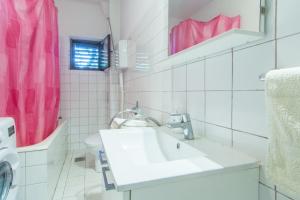 Un baño de Apartmani Bibinje