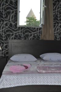 Postel nebo postele na pokoji v ubytování Guesthouse Dariali