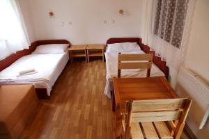 En eller flere senger på et rom på Resort Hotel Zvíkov