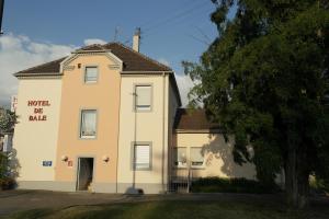 Gallery image of Hôtel de Bâle in Bantzenheim