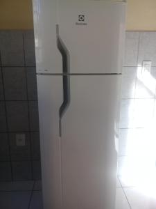 a white refrigerator in a kitchen with its door open at Pousada Acolhedora Unidade II in Ribeirão Preto