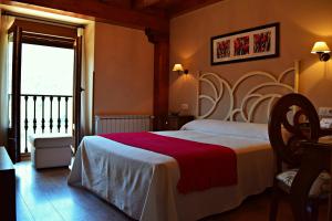 A bed or beds in a room at Posada Valle del Oso
