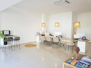 Apartamentos Malacosta - MC Apartamentos Ibiza tesisinde bir restoran veya yemek mekanı