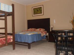 a bedroom with a bunk bed and a table at Septima Maravilla in Lima