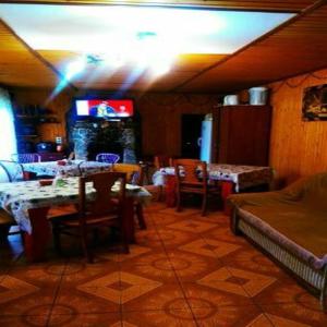 Galería fotográfica de Kovcheg Holiday Home en Mykulychyn 18 fotos más