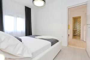 Postel nebo postele na pokoji v ubytování Apartments Tija Exclusive