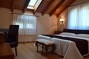 A bed or beds in a room at Posada Valle del Oso