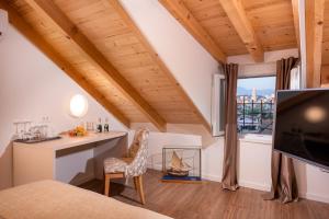 TV a/nebo společenská místnost v ubytování Hotel Agava Split