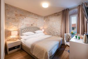 Uma cama ou camas num quarto em Hotel Agava Split