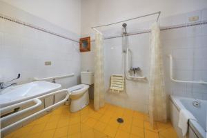 Koupelna v ubytování Agriturismo Fattoria di Sommaia