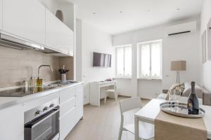 Кухня или мини-кухня в 16 bis apartment
