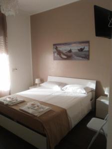 a bedroom with a large bed in a room at B&B del Centro in Capo dʼOrlando