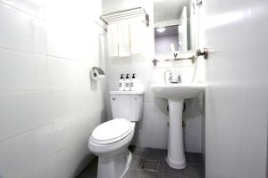 Koupelna v ubytování HAH Guesthouse