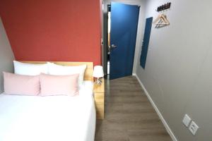 Postel nebo postele na pokoji v ubytování HAH Guesthouse