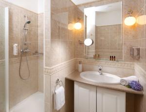 Kúpeľňa v ubytovaní Imperial Spa & Kurhotel