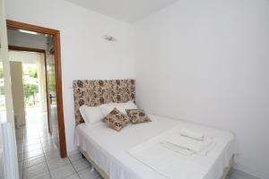 Postel nebo postele na pokoji v ubytování Iris Seafront Apartments + 37 fotografií