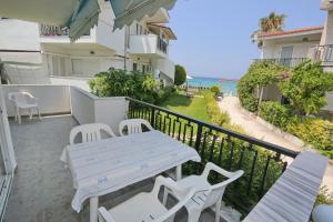Gallery image of Iris Seafront Apartments in Fourka