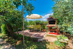 Vonkajšia záhrada v ubytovaní Apartment Teri