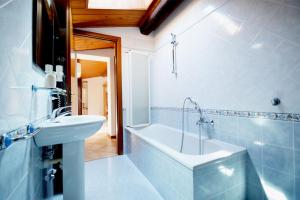 a bathroom with a bath tub and a sink at Agriturismo La Filanda in Manerba del Garda