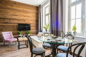 a living room with a table and chairs at Way2Stay Apartment in Toruń