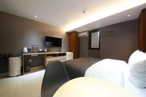 Kuchyň nebo kuchyňský kout v ubytování Hotel K