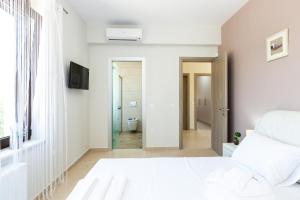 Posteľ alebo postele v izbe v ubytovaní Eudora Luxury Stone Villa