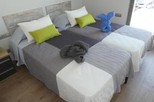 Säng eller sängar i ett rum på Appartement plage Salata Rosas