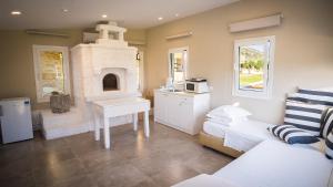 Foto dalla galleria di Parthenis Hotel & Suites a Mália Altre 103 foto