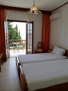 Postel nebo postele na pokoji v ubytování Hotel Paradise + 37 fotografií