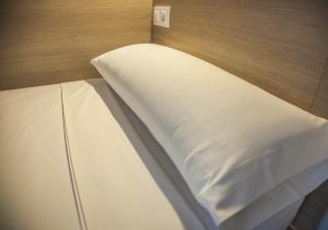 Postel nebo postele na pokoji v ubytování Ohana Tarifa Hostel