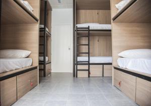 Postel nebo postele na pokoji v ubytování Ohana Tarifa Hostel