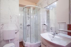 Koupelna v ubytování Apartmani i sobe Dinko