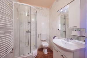 Koupelna v ubytování Apartmani i sobe Dinko