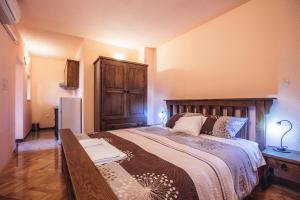 Postel nebo postele na pokoji v ubytování Apartmani i sobe Dinko