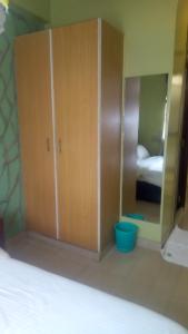 Postel nebo postele na pokoji v ubytování Ash White Hotel