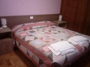 Voodi või voodid majutusasutuse Albergo alla Pineta toas