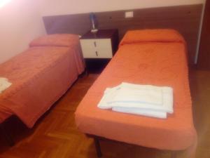 Voodi või voodid majutusasutuse Albergo alla Pineta toas