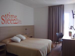 a hotel room with a bed and a window at Hotel Mediterrani Express in Calella