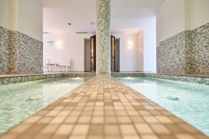Bazén v ubytovaní Hotel Hochsölden alebo v jeho blízkosti
