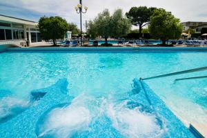 Bazén v ubytování Hotel Terme Antoniano nebo v jeho okolí