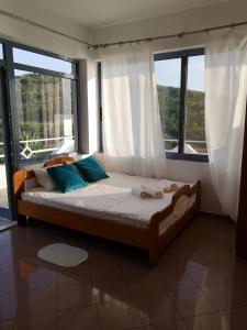 A bed or beds in a room at Heaven Beach Sarandë