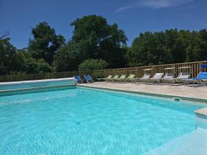 Piscina a Domaine de Montboulard o a prop