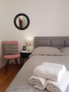 Postel nebo postele na pokoji v ubytování Apartments Karlo